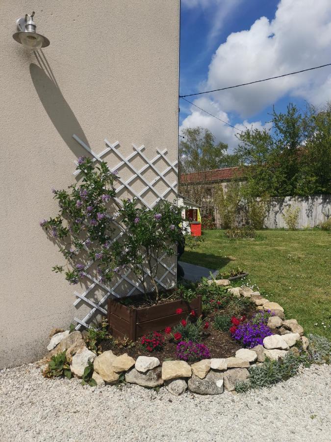 Gite 4 Etoiles Avec Hebergement Insolite - 10 Personnes Foussais エクステリア 写真